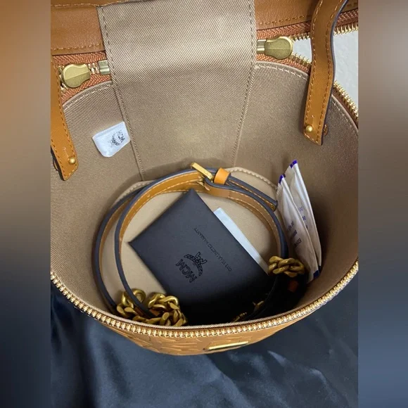 MCM-Bucket Bag - Picture 9 of 17